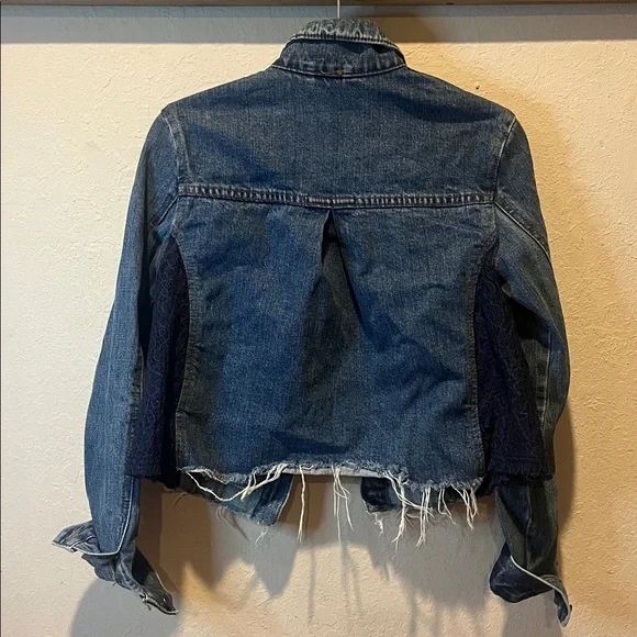 Free People Distressed Cropped Denim Jacket with Lace sides size XS - Picture 7 of 7